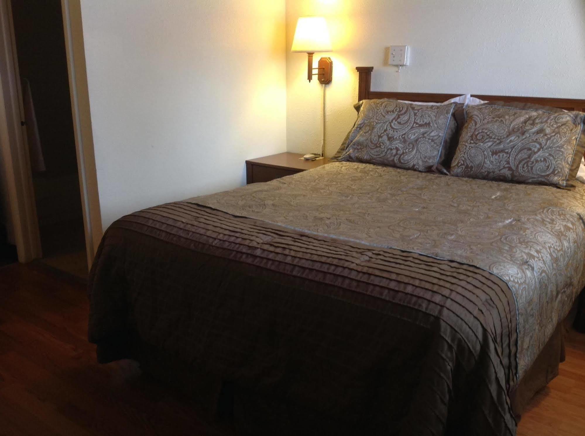 Americas Best Value Inn Форт Колинс Екстериор снимка