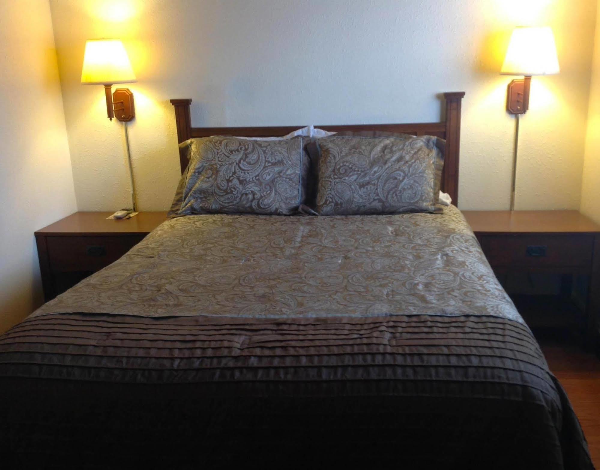 Americas Best Value Inn Форт Колинс Екстериор снимка