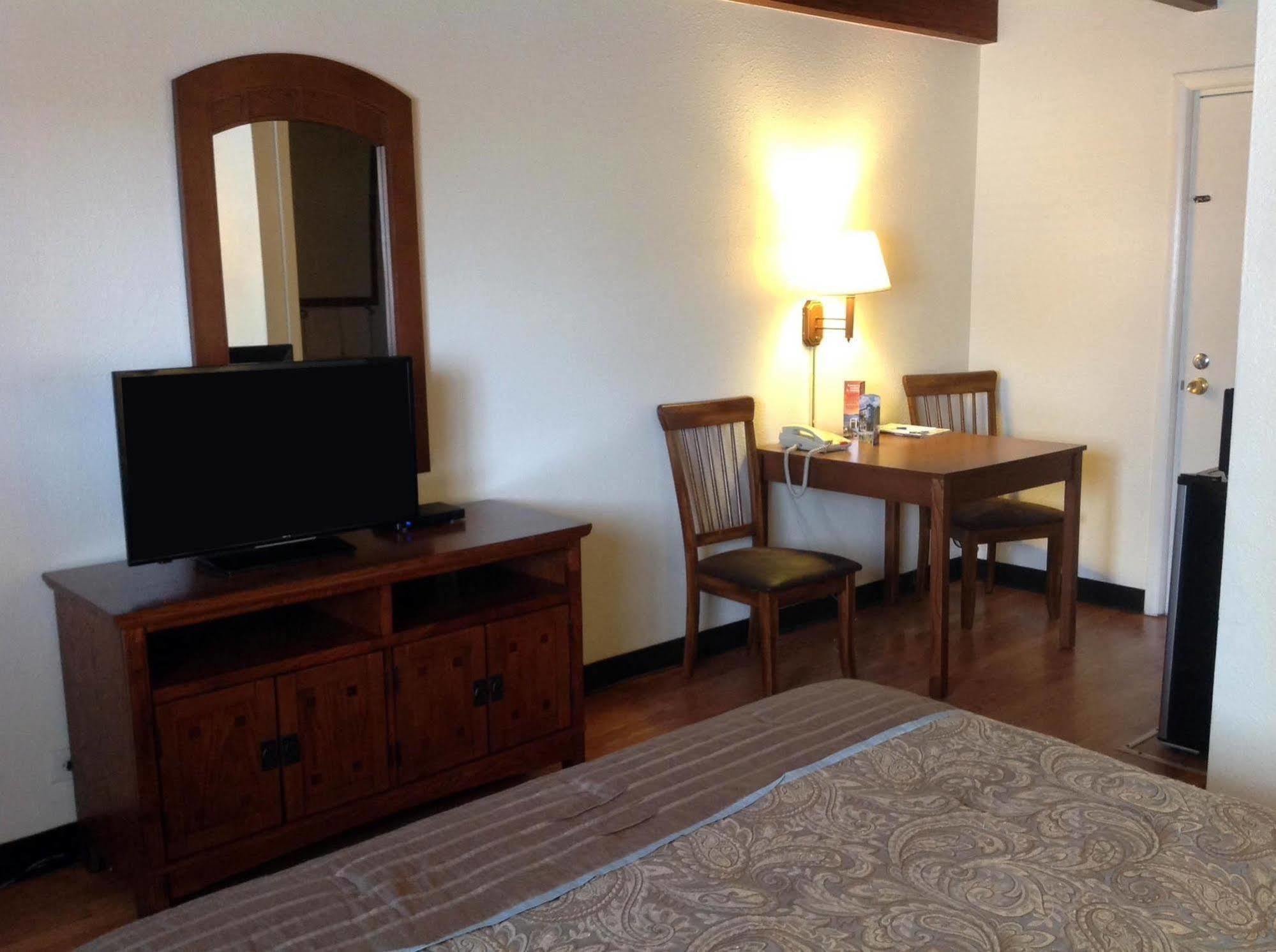 Americas Best Value Inn Форт Колинс Екстериор снимка